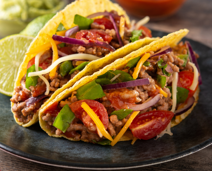 Using Taco that originates from Mexico, combining with Larb spices, adding spiciness and novelty to the cuisine.